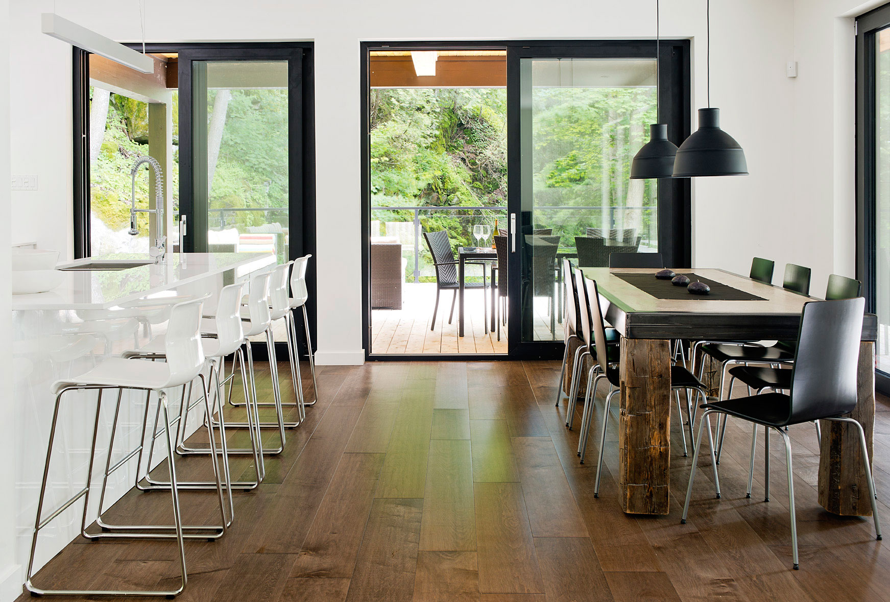 A Contemporary House with a Privileged Natural Environment of Lakes and Mountains in Quebec by Boom Town (24)