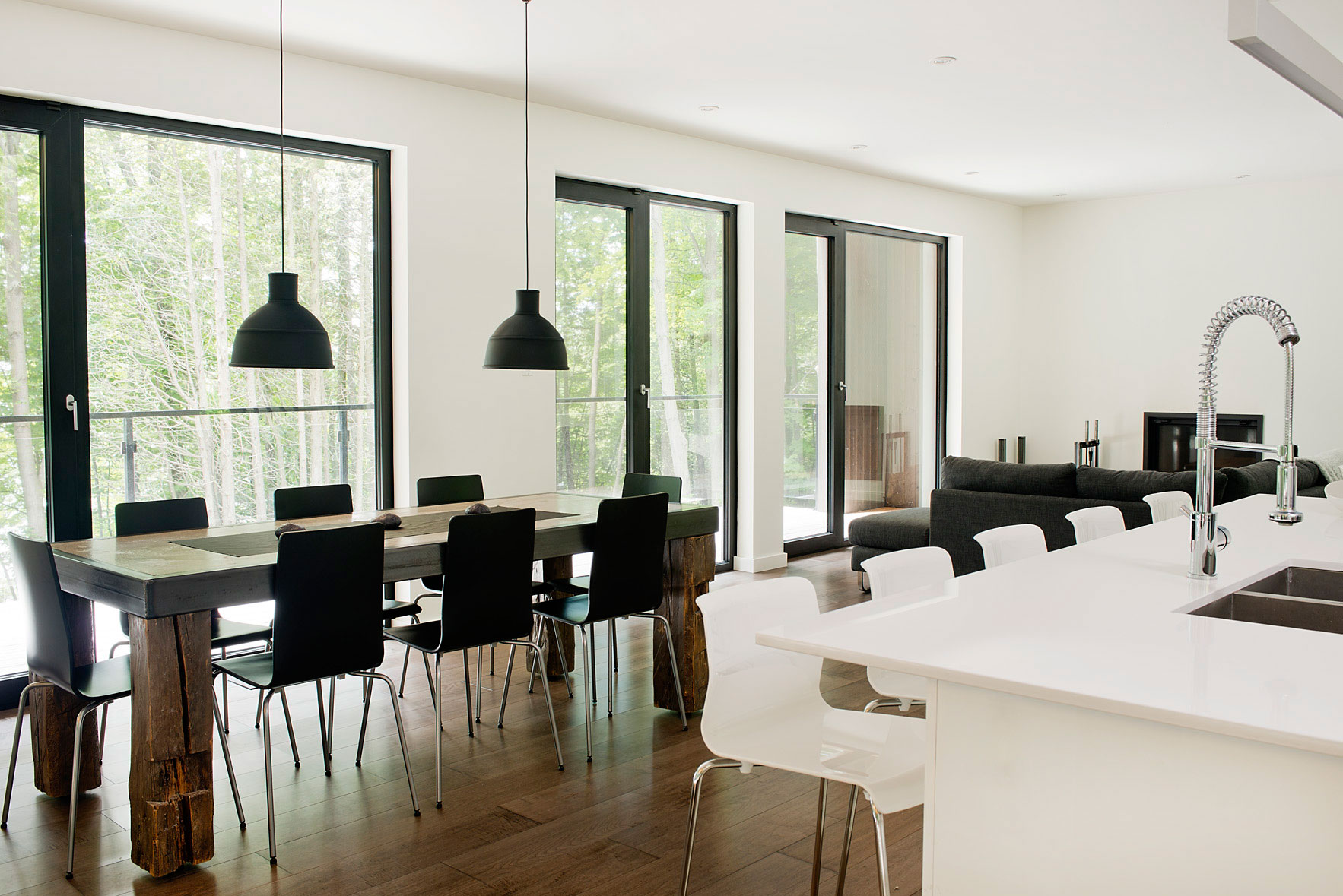 A Contemporary House with a Privileged Natural Environment of Lakes and Mountains in Quebec by Boom Town (27)