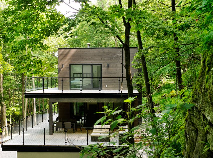 A Contemporary House with a Privileged Natural Environment of Lakes and Mountains in Quebec by Boom Town (5)