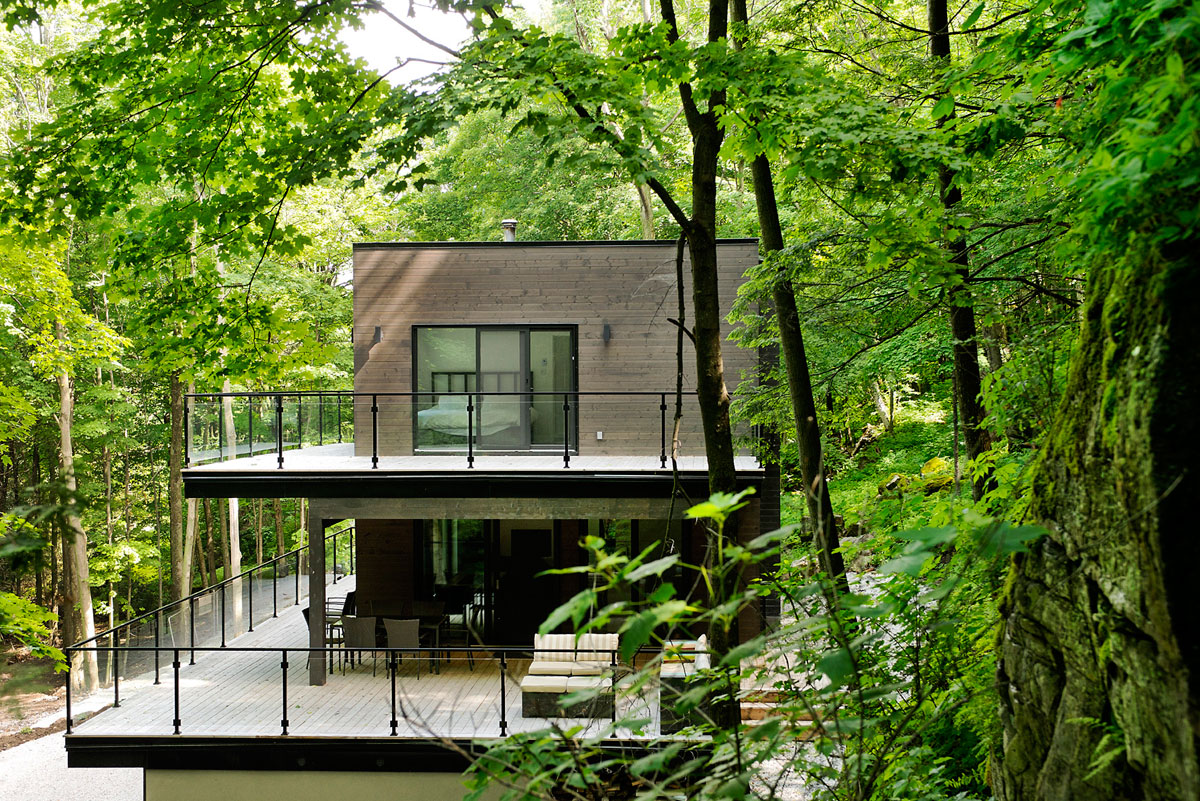 A Contemporary House with a Privileged Natural Environment of Lakes and Mountains in Quebec by Boom Town (5)