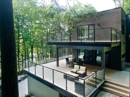 A Contemporary House with a Privileged Natural Environment of Lakes and Mountains in Quebec by Boom Town (6)