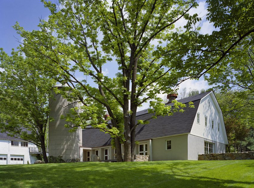 A Cozy, Comfortable and Elegant Home with Wonderful Views in Connecticut by Specht Harpman (1)