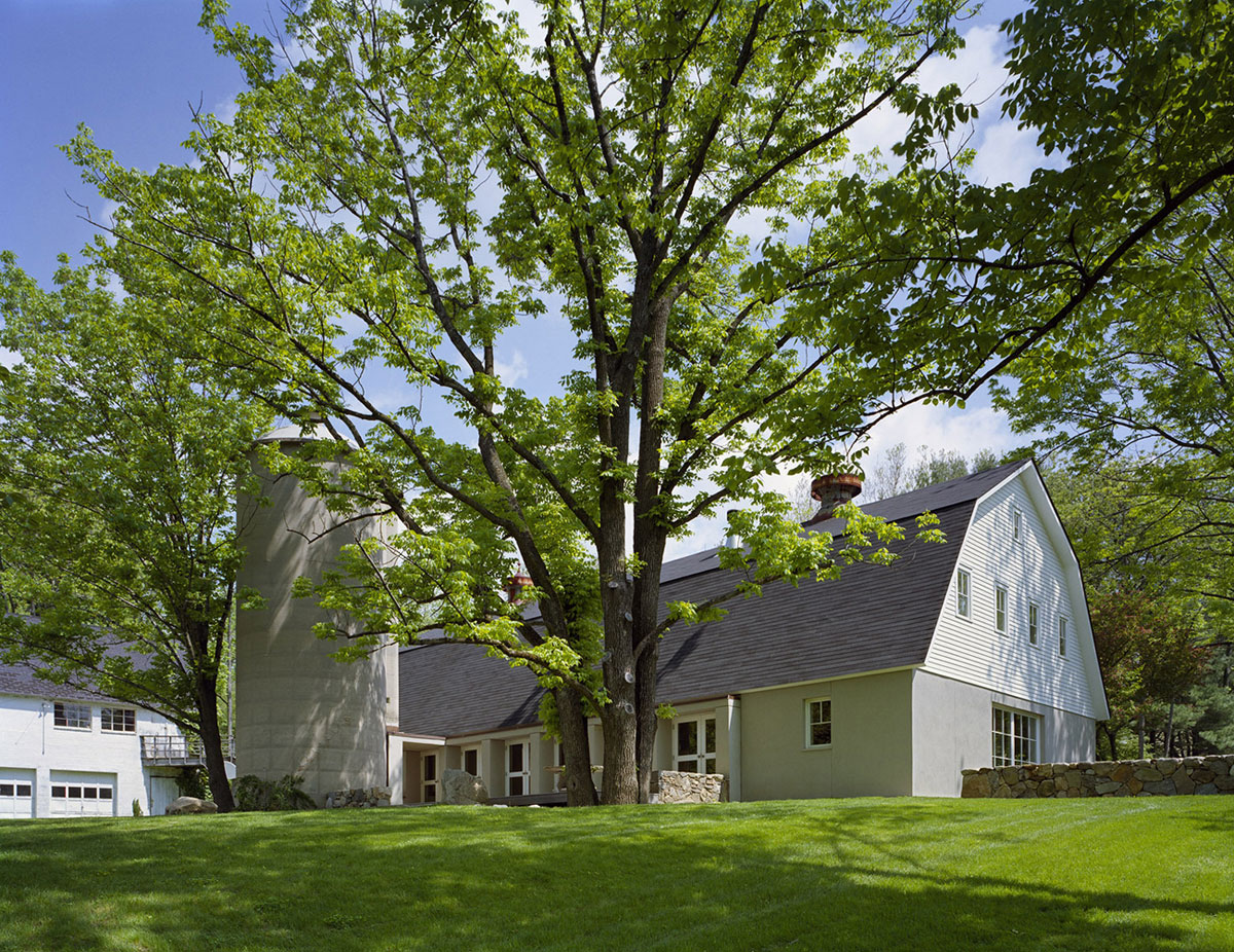 A Cozy, Comfortable and Elegant Home with Wonderful Views in Connecticut by Specht Harpman (1)