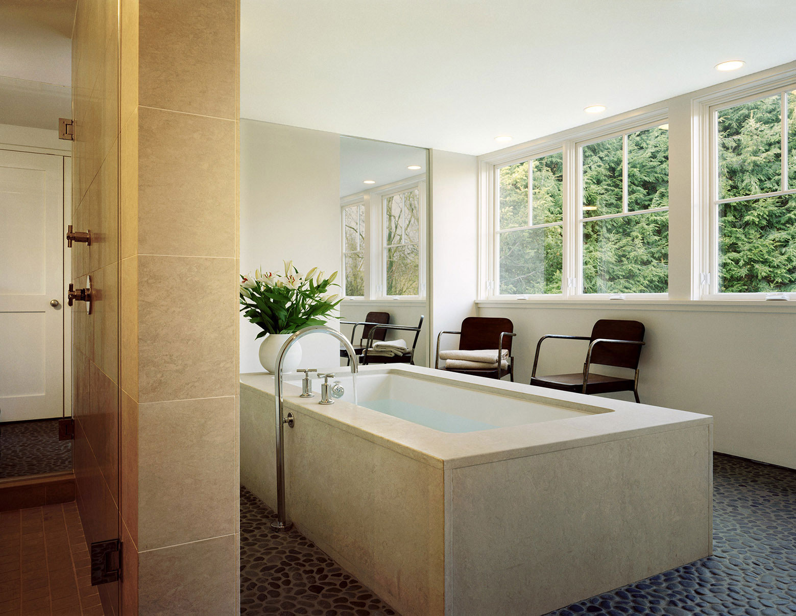 A Cozy, Comfortable and Elegant Home with Wonderful Views in Connecticut by Specht Harpman (10)