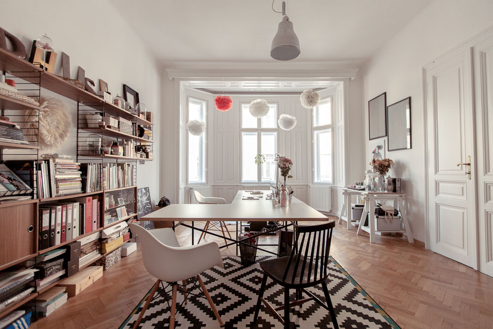A Cozy Contemporary Apartment Brimming with Color and Art in Vienna by Atelier Karasinski (14)