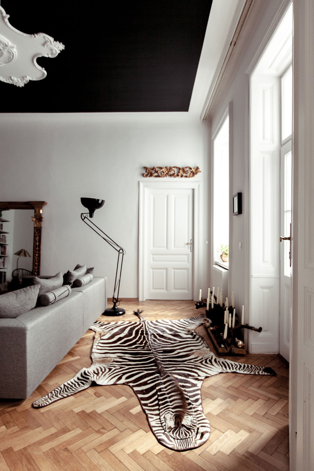 A Cozy Contemporary Apartment Brimming with Color and Art in Vienna by Atelier Karasinski (2)