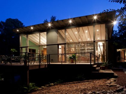 A Cozy Contemporary Home Illuminated with Natural Light in North Carolina by Krichco Construction (23)