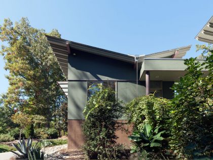 A Cozy Contemporary Home Illuminated with Natural Light in North Carolina by Krichco Construction (3)