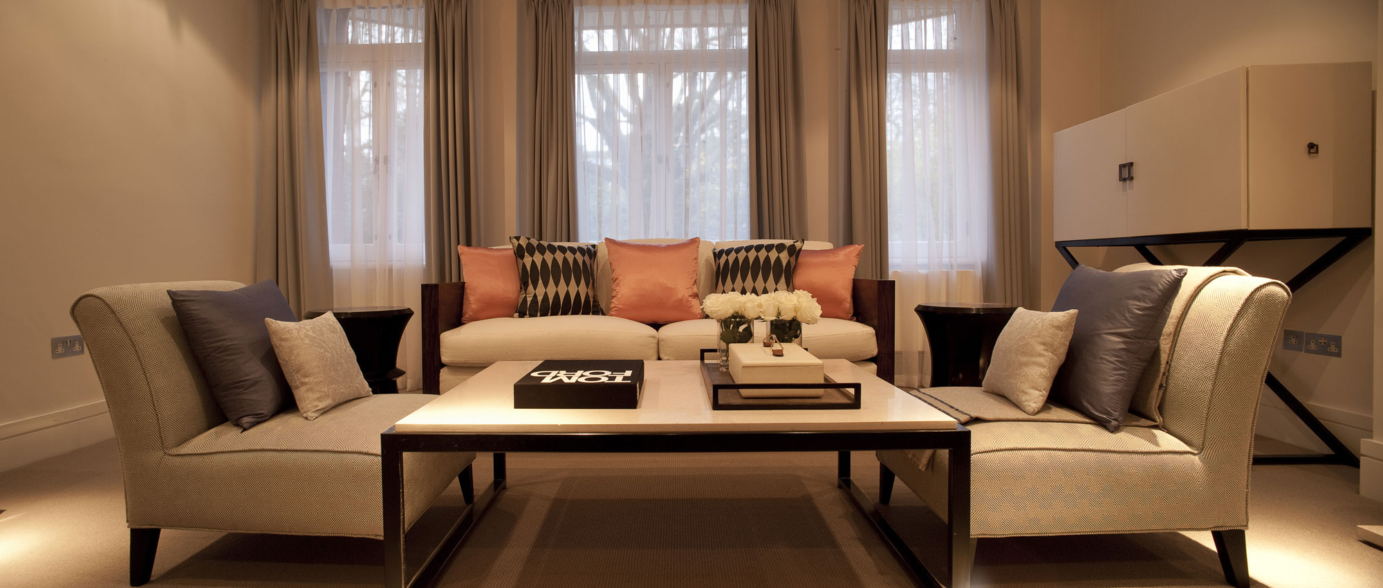 A Cozy Contemporary House with Warm and Luxurious Interiors in London, England by Roselind Wilson Design (1)