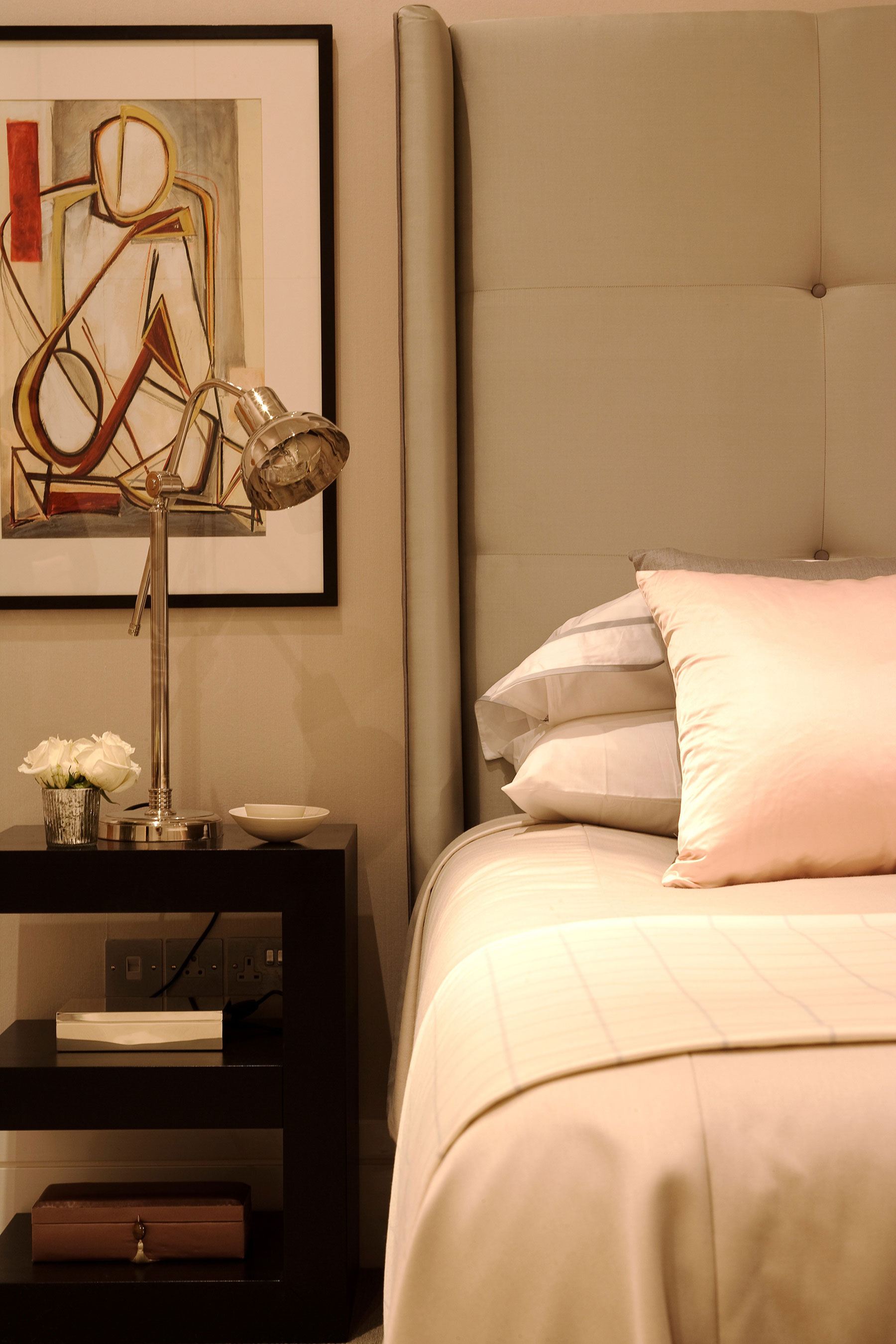 A Cozy Contemporary House with Warm and Luxurious Interiors in London, England by Roselind Wilson Design (16)