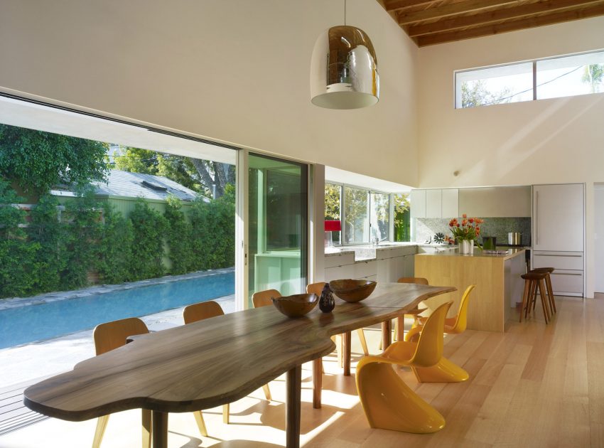 A Cozy and Elegant Home with Simple and Beautiful Elements in West Hollywood by Clive Wilkinson Architects (2)