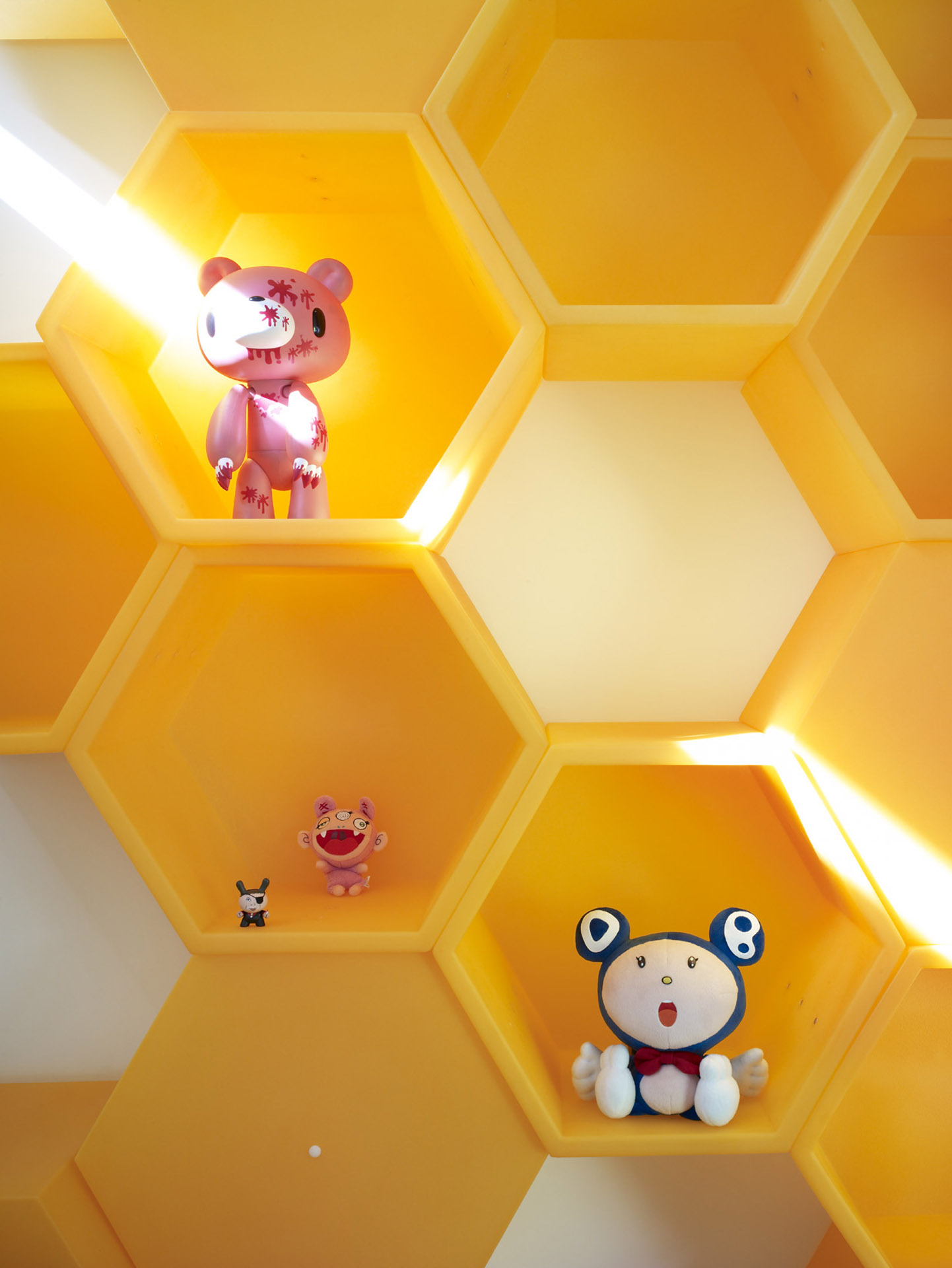 A Cozy and Elegant Home with Simple and Beautiful Elements in West Hollywood by Clive Wilkinson Architects (5)