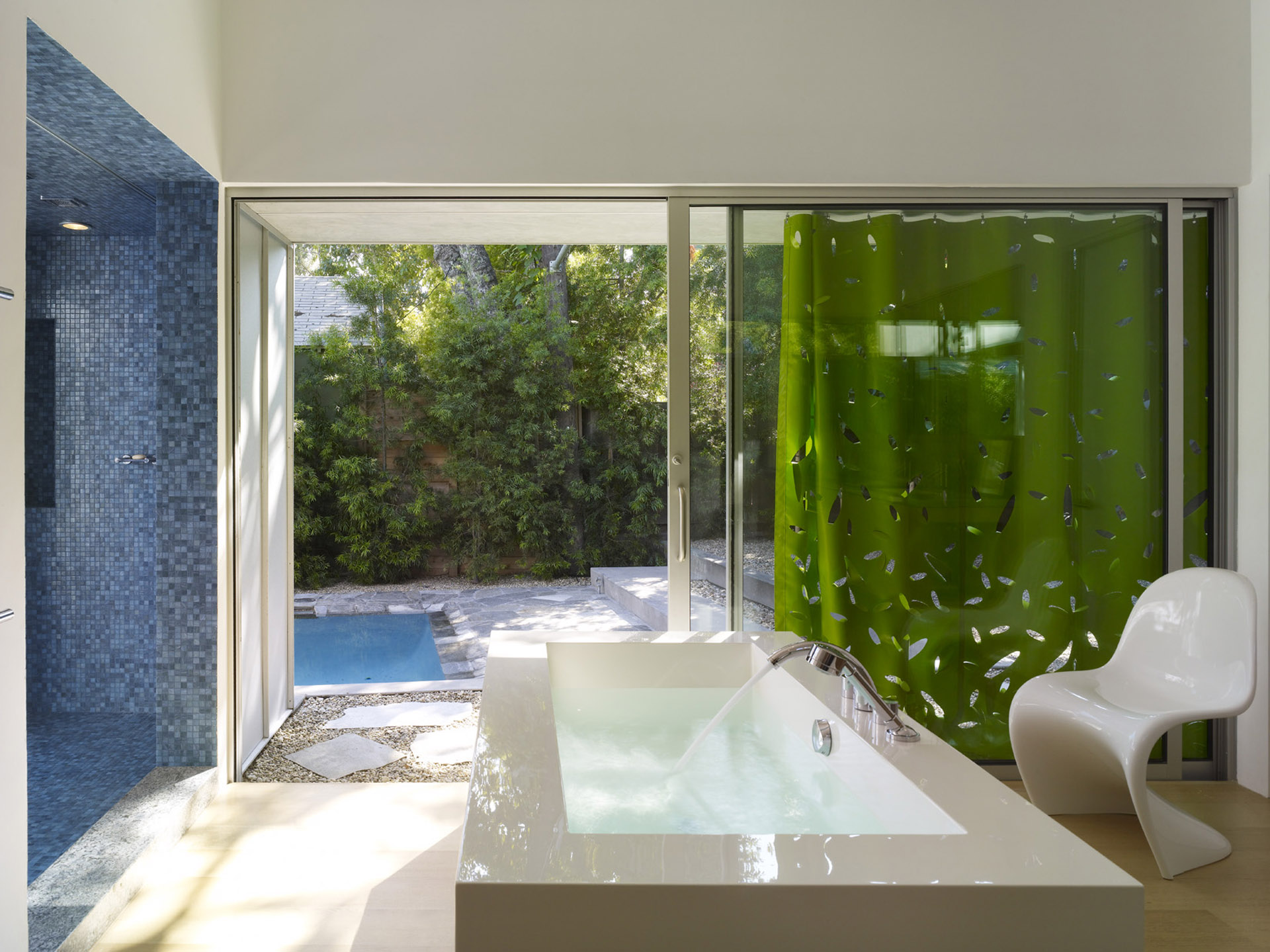 A Cozy and Elegant Home with Simple and Beautiful Elements in West Hollywood by Clive Wilkinson Architects (8)