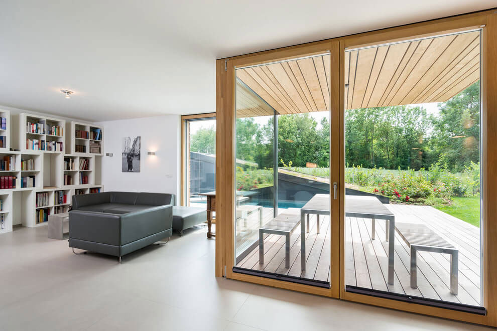 A Cozy and Elegant Modern Home with Inviting Ambiance in Oberhaching by Despang Schlüpmann Architekten (5)