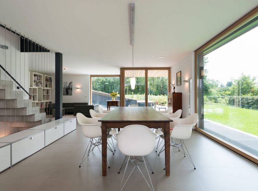 A Cozy and Elegant Modern Home with Inviting Ambiance in Oberhaching by Despang Schlüpmann Architekten (9)