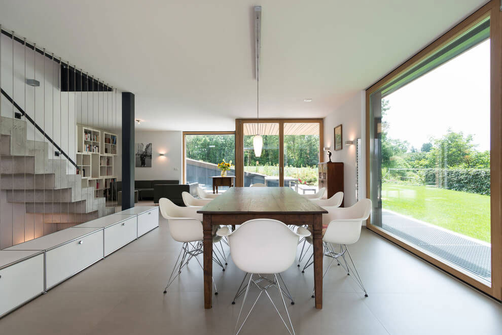 A Cozy and Elegant Modern Home with Inviting Ambiance in Oberhaching by Despang Schlüpmann Architekten (9)