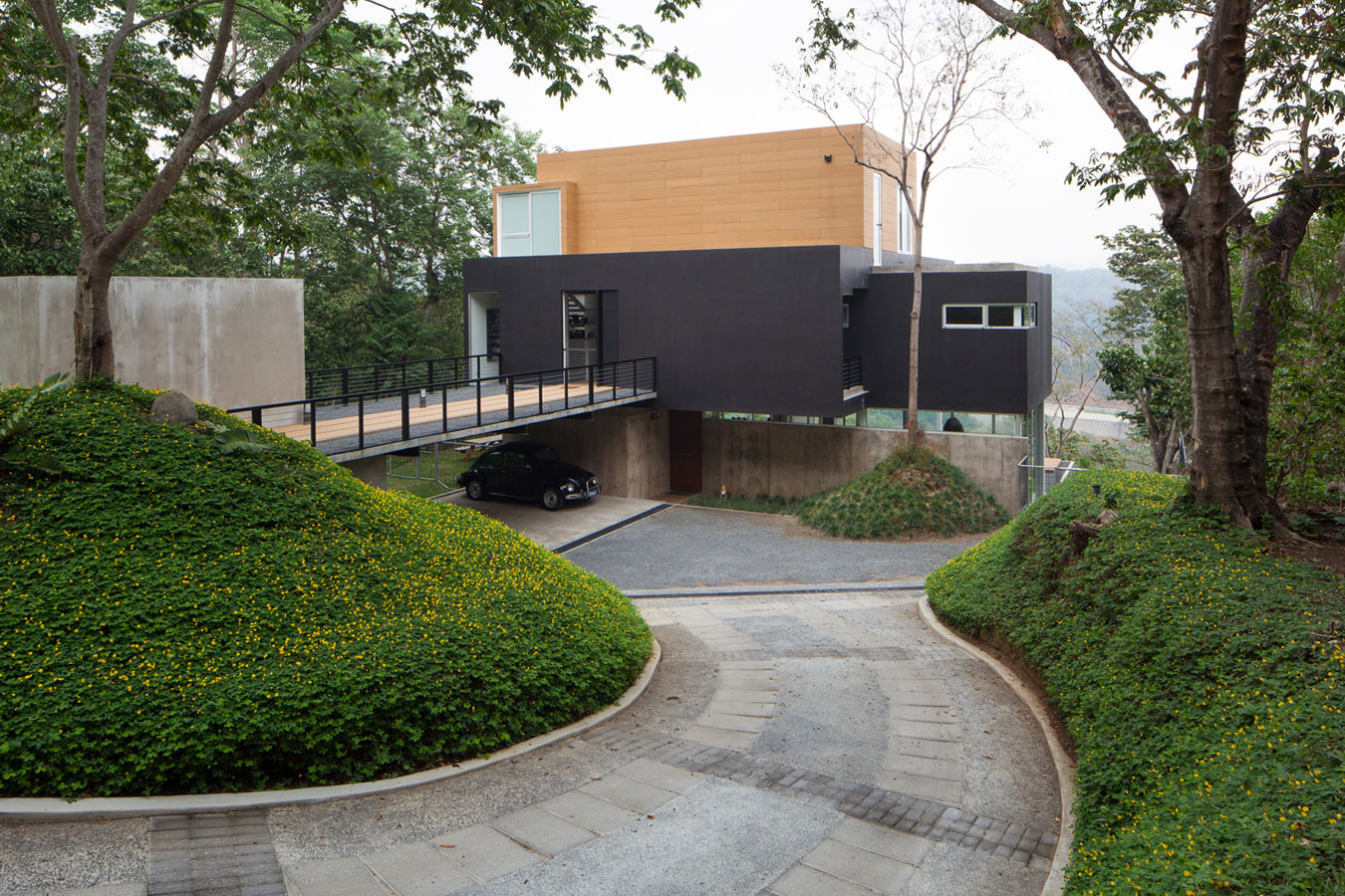 A Cozy and Elegant Mountain Home for a Recently Married Couple in El Salvador by Cincopatasalgato (1)