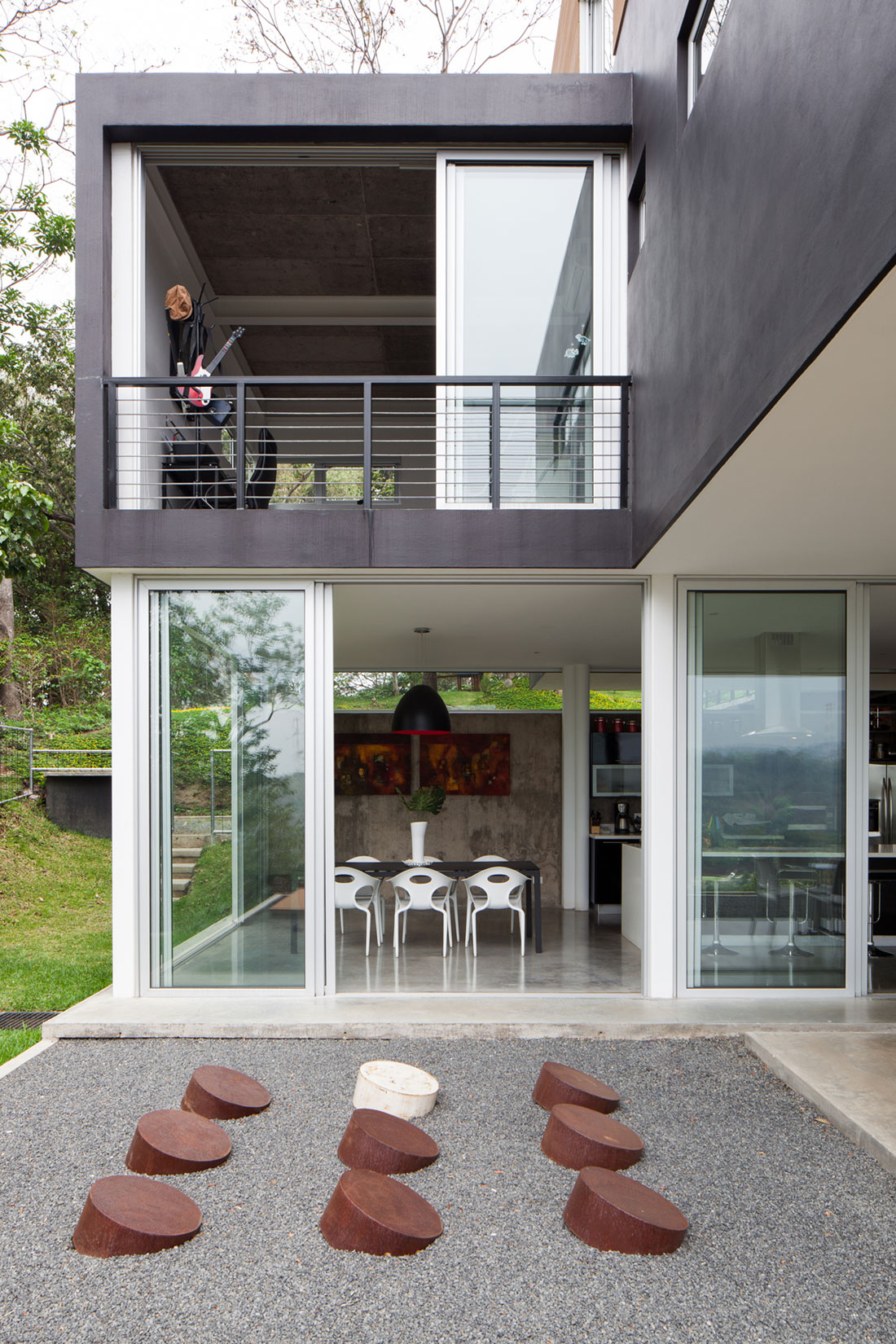A Cozy and Elegant Mountain Home for a Recently Married Couple in El Salvador by Cincopatasalgato (4)