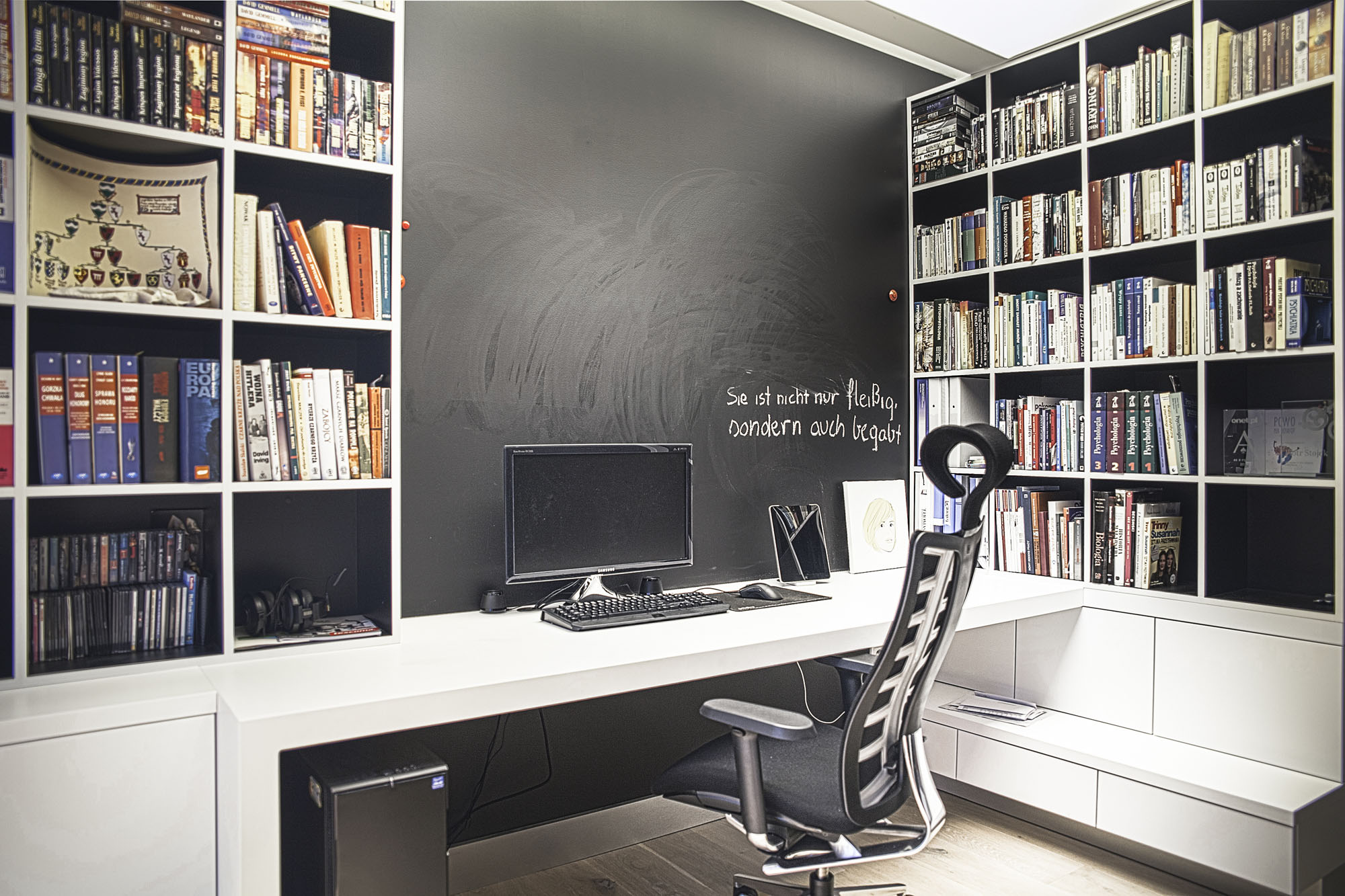 A Cozy and Luminous Modern Apartment in Cracow by Ekotektura (7)