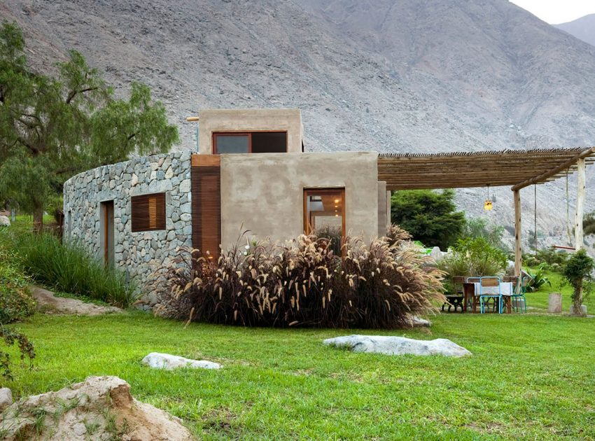 A Cozy and Quiet Stone House Surrounded by a Charming Landscape of Antioquia District, Peru by Marina Vella Arquitectos (1)