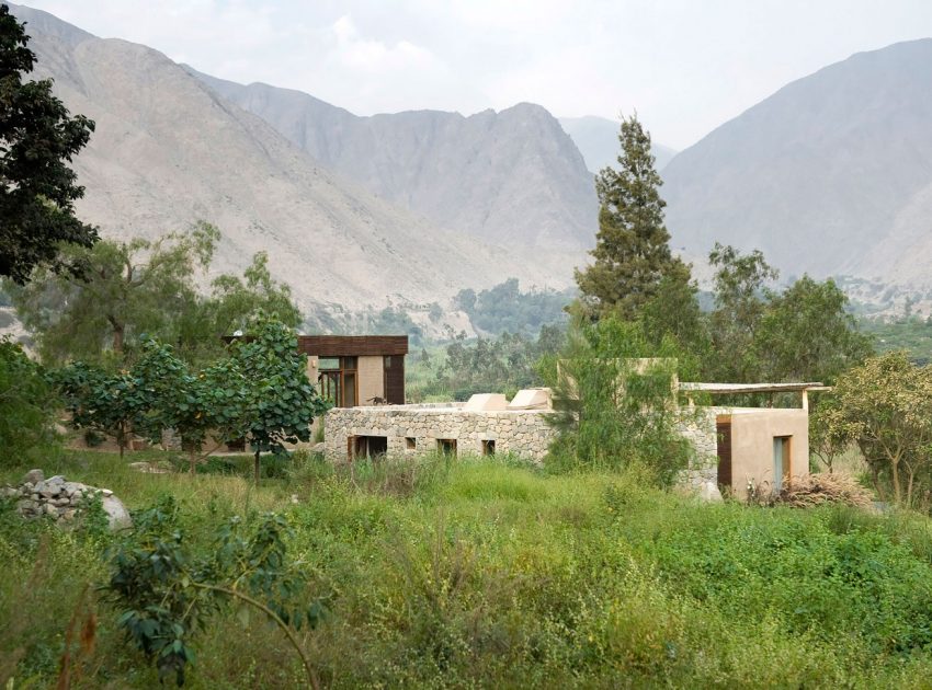 A Cozy and Quiet Stone House Surrounded by a Charming Landscape of Antioquia District, Peru by Marina Vella Arquitectos (2)