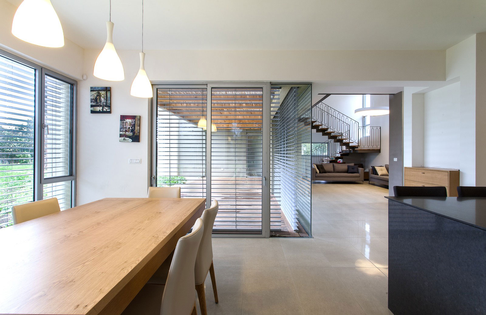 A Cozy and Stylish Contemporary Home in Shomrat, Israel by SaaB Architects (11)