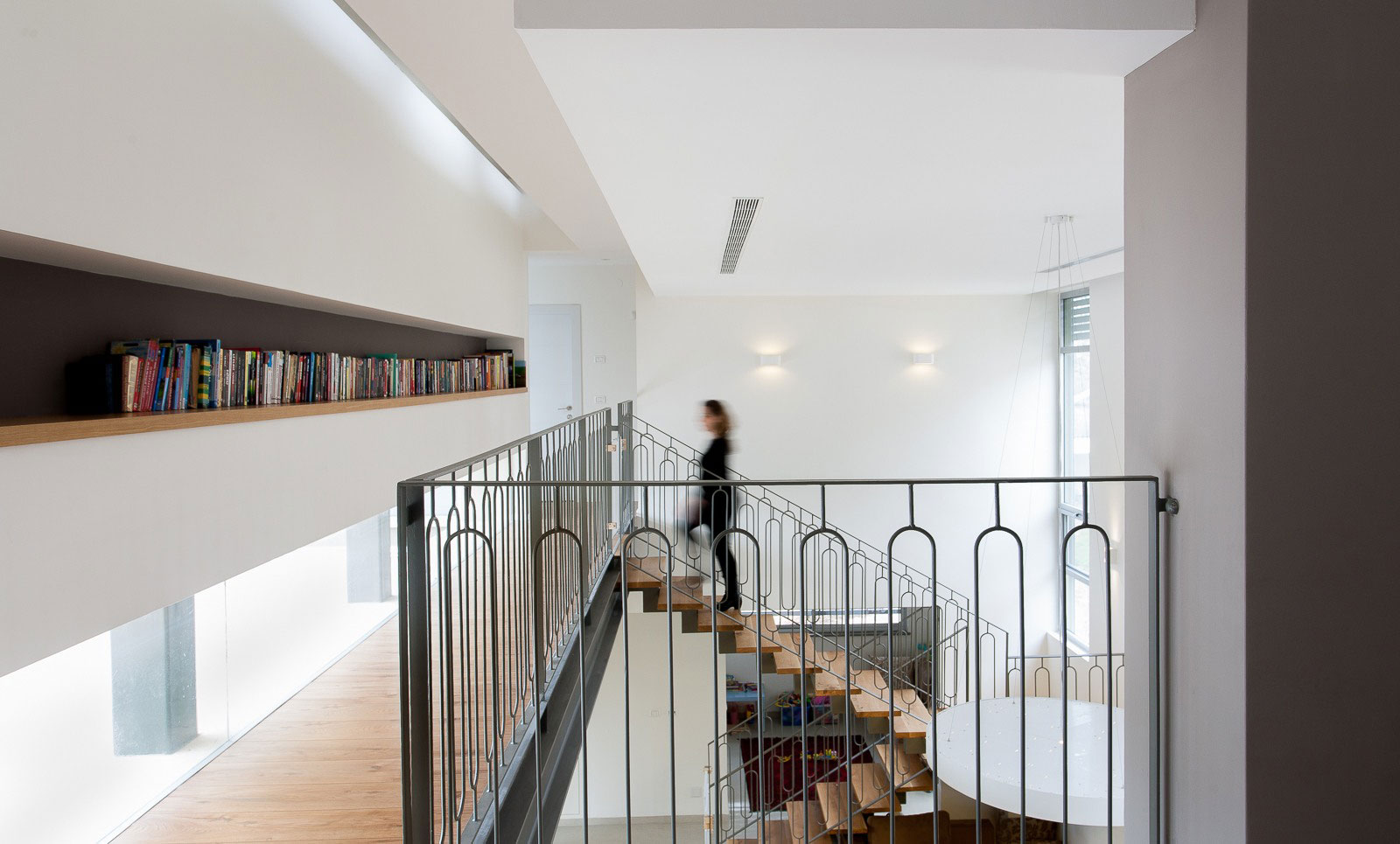 A Cozy and Stylish Contemporary Home in Shomrat, Israel by SaaB Architects (12)