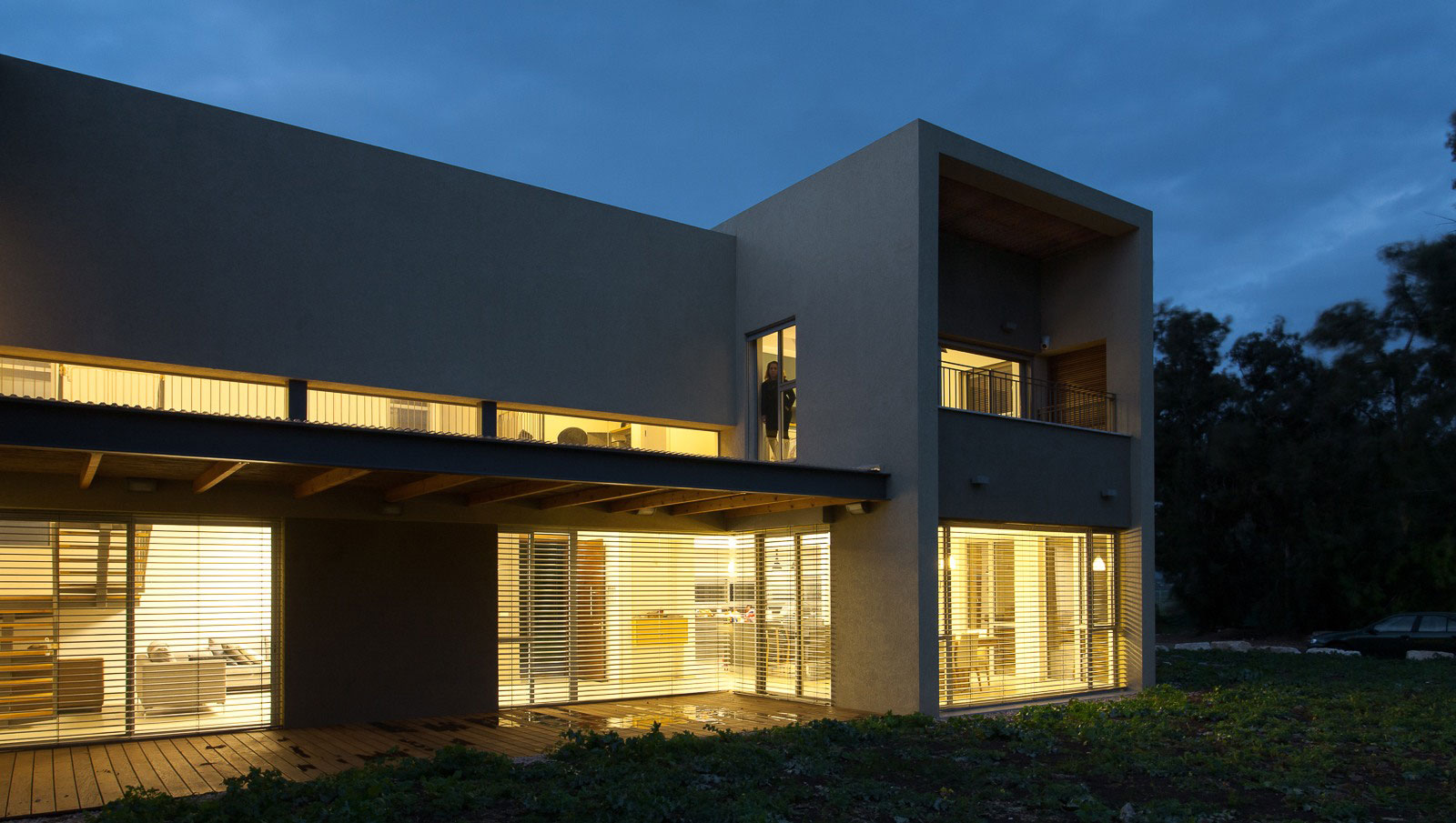 A Cozy and Stylish Contemporary Home in Shomrat, Israel by SaaB Architects (20)