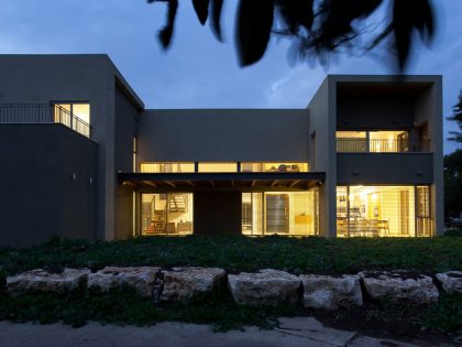 A Cozy and Stylish Contemporary Home in Shomrat, Israel by SaaB Architects (21)