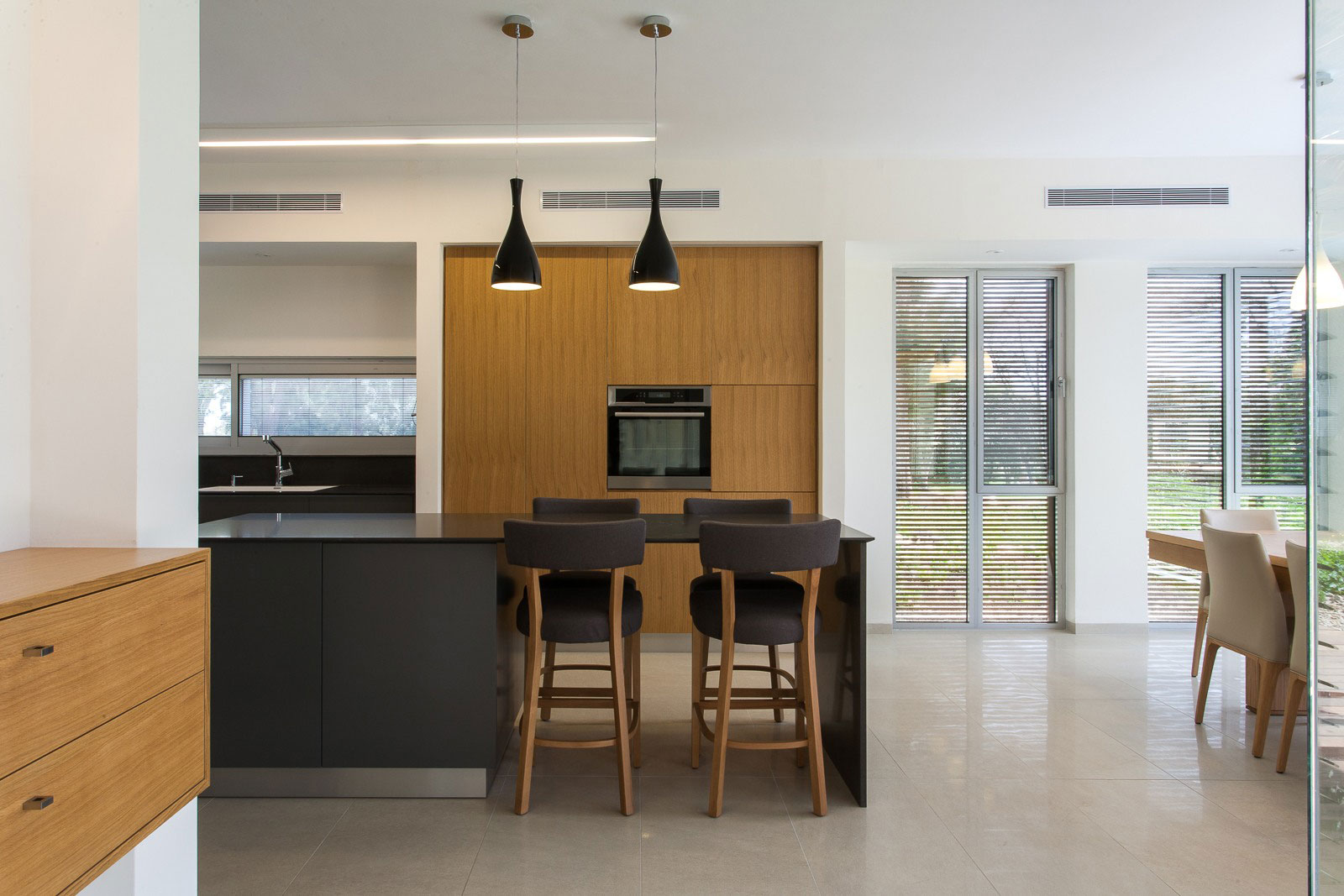 A Cozy and Stylish Contemporary Home in Shomrat, Israel by SaaB Architects (7)