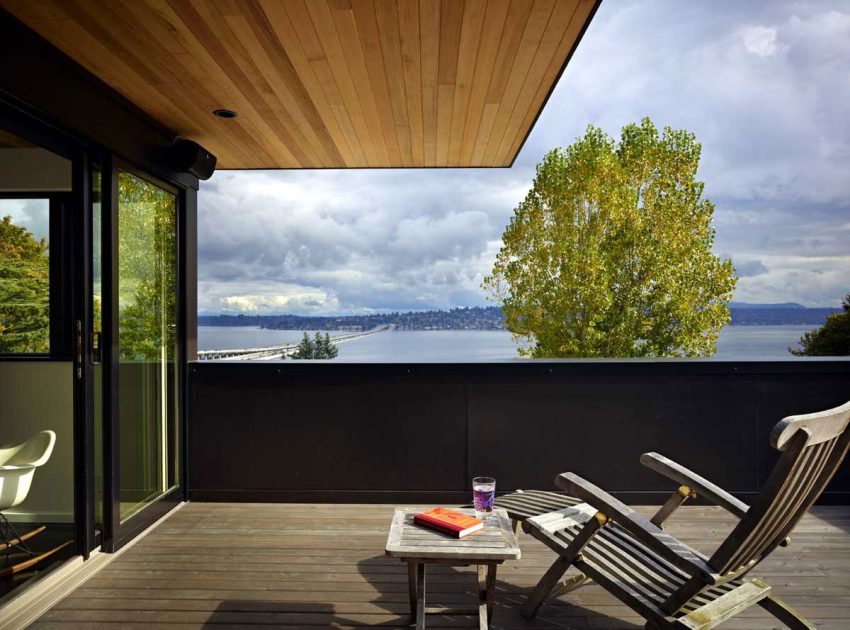 A Creative Modern Industrial Home Constructed for Two People and Eighteen Bicycles in Seattle by Chadbourne + Doss Architects (3)