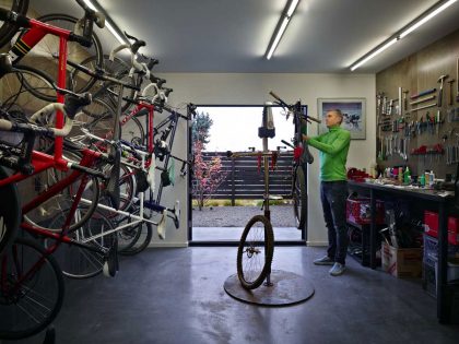 A Creative Modern Industrial Home Constructed for Two People and Eighteen Bicycles in Seattle by Chadbourne + Doss Architects (9)