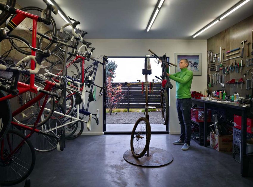 A Creative Modern Industrial Home Constructed for Two People and Eighteen Bicycles in Seattle by Chadbourne + Doss Architects (9)