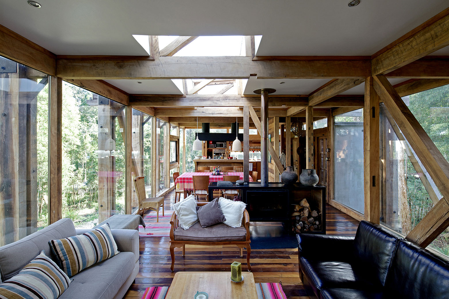 A Dramatic and Rustic Modern Home Shielded by Beautiful Forest in Puerto Varas by Aranguiz-Bunster Arquitectos (12)