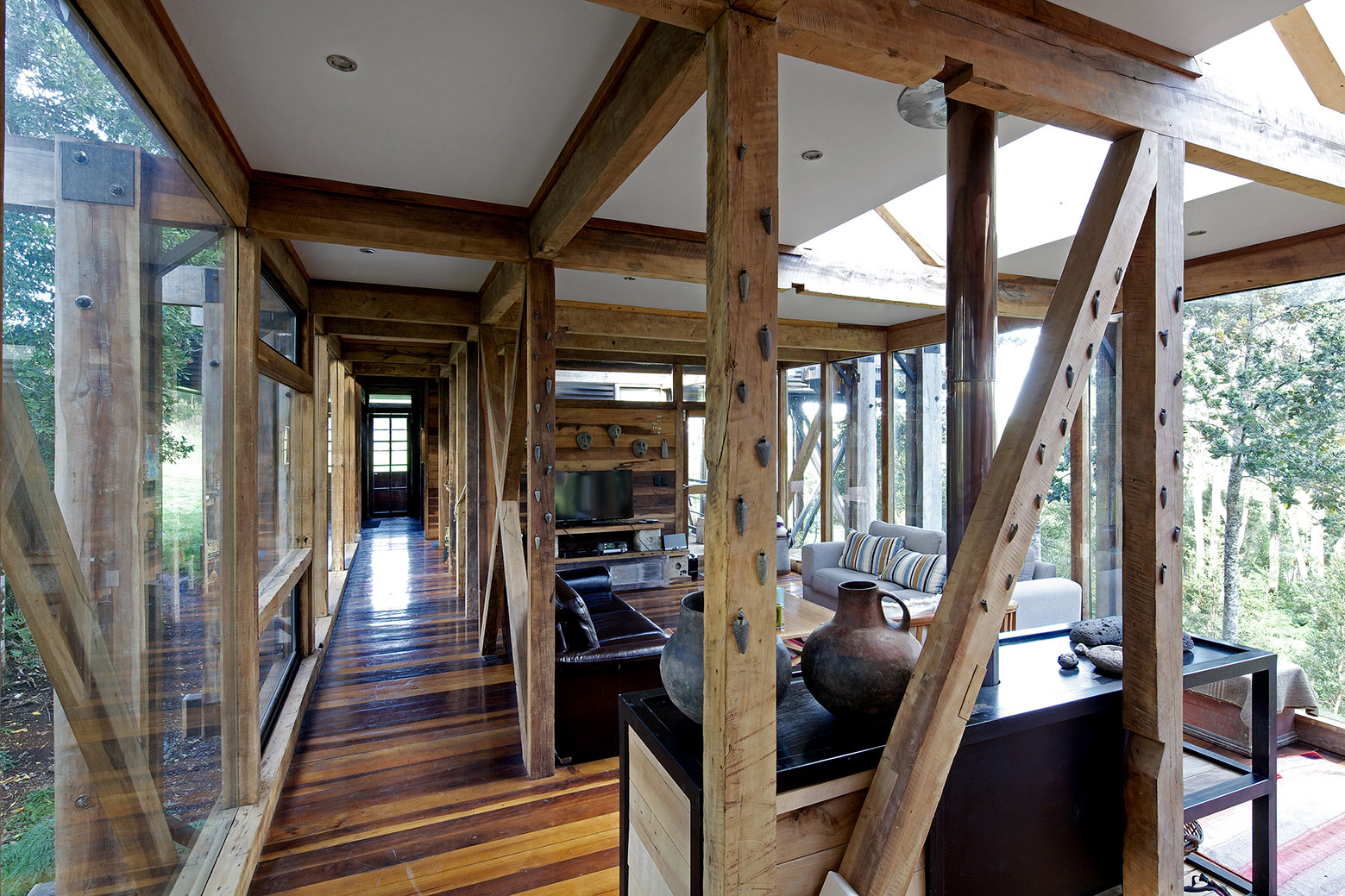 A Dramatic and Rustic Modern Home Shielded by Beautiful Forest in Puerto Varas by Aranguiz-Bunster Arquitectos (13)