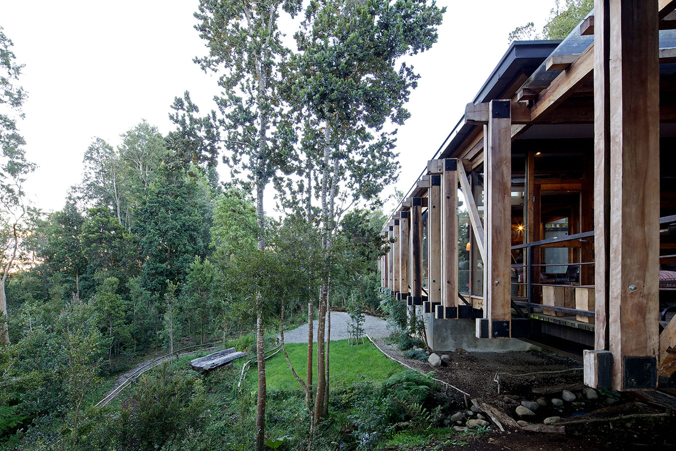 A Dramatic and Rustic Modern Home Shielded by Beautiful Forest in Puerto Varas by Aranguiz-Bunster Arquitectos (14)