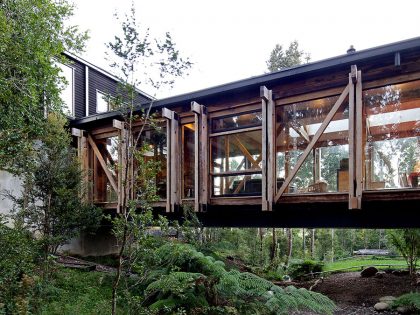 A Dramatic and Rustic Modern Home Shielded by Beautiful Forest in Puerto Varas by Aranguiz-Bunster Arquitectos (15)