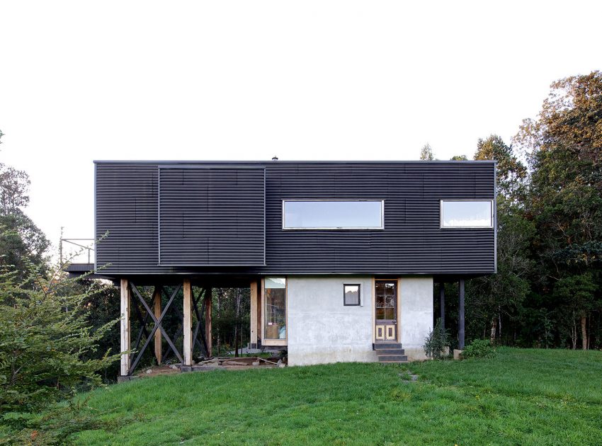 A Dramatic and Rustic Modern Home Shielded by Beautiful Forest in Puerto Varas by Aranguiz-Bunster Arquitectos (4)