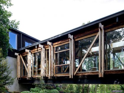 A Dramatic and Rustic Modern Home Shielded by Beautiful Forest in Puerto Varas by Aranguiz-Bunster Arquitectos (7)