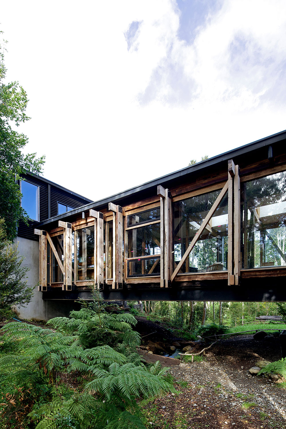 A Dramatic and Rustic Modern Home Shielded by Beautiful Forest in Puerto Varas by Aranguiz-Bunster Arquitectos (7)