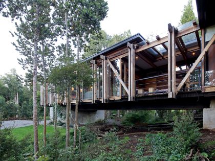 A Dramatic and Rustic Modern Home Shielded by Beautiful Forest in Puerto Varas by Aranguiz-Bunster Arquitectos (8)