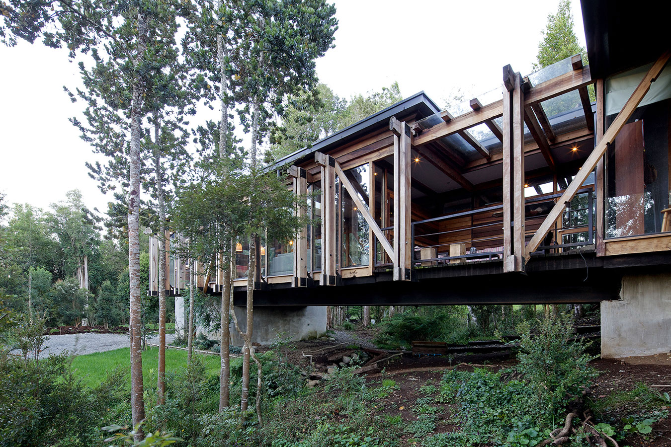 A Dramatic and Rustic Modern Home Shielded by Beautiful Forest in Puerto Varas by Aranguiz-Bunster Arquitectos (8)