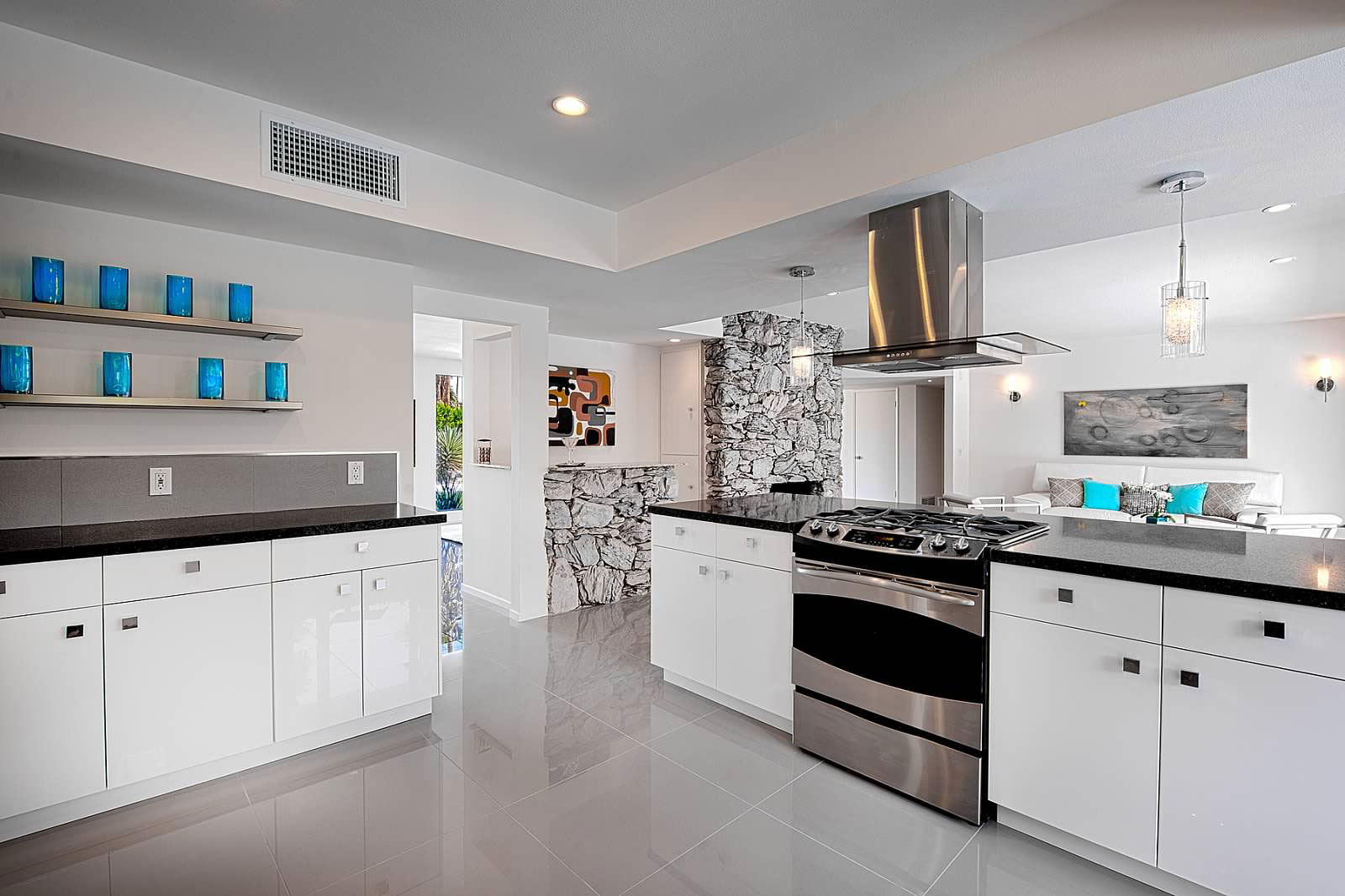 A Fascinating and Stylish Modern Home with Beautiful Landscape in Palm Springs by H3K Design (13)