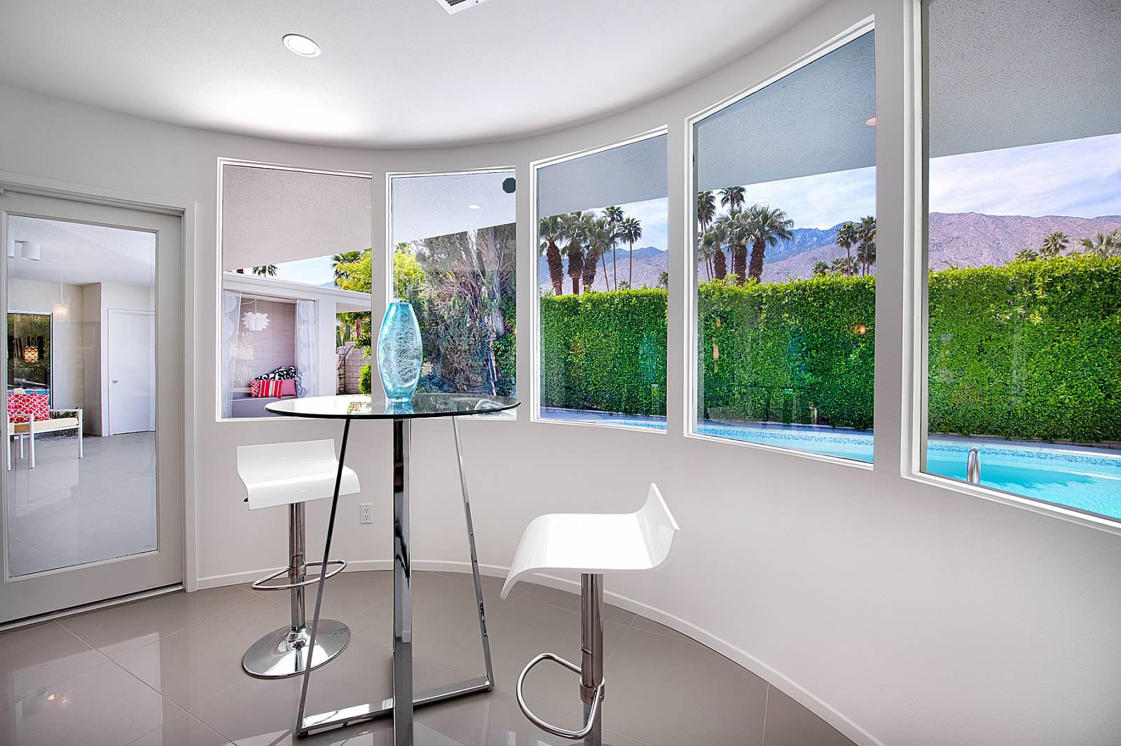 A Fascinating and Stylish Modern Home with Beautiful Landscape in Palm Springs by H3K Design (15)