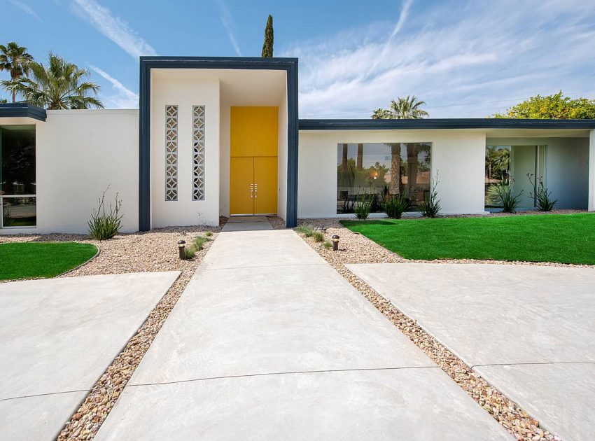 A Fascinating and Stylish Modern Home with Beautiful Landscape in Palm Springs by H3K Design (2)