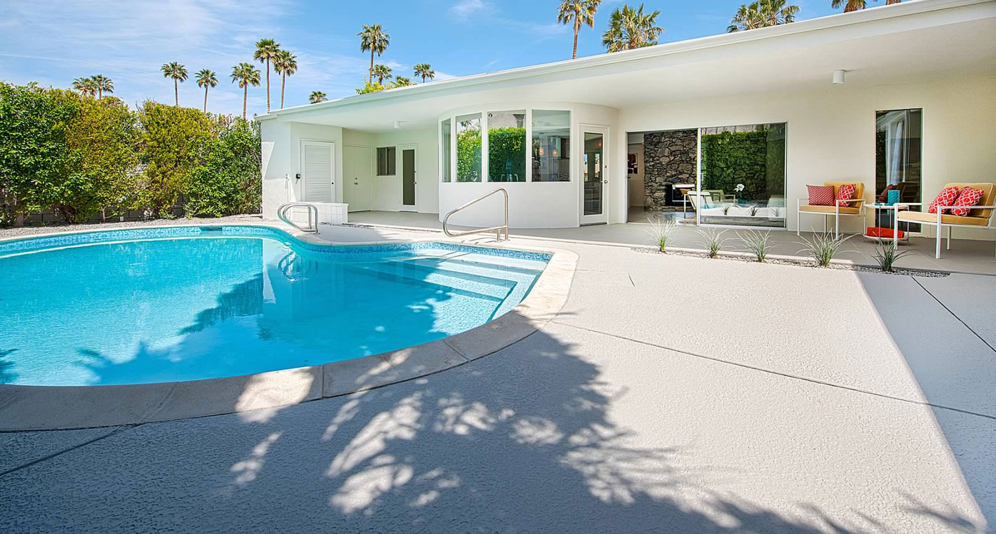 A Fascinating and Stylish Modern Home with Beautiful Landscape in Palm Springs by H3K Design (4)