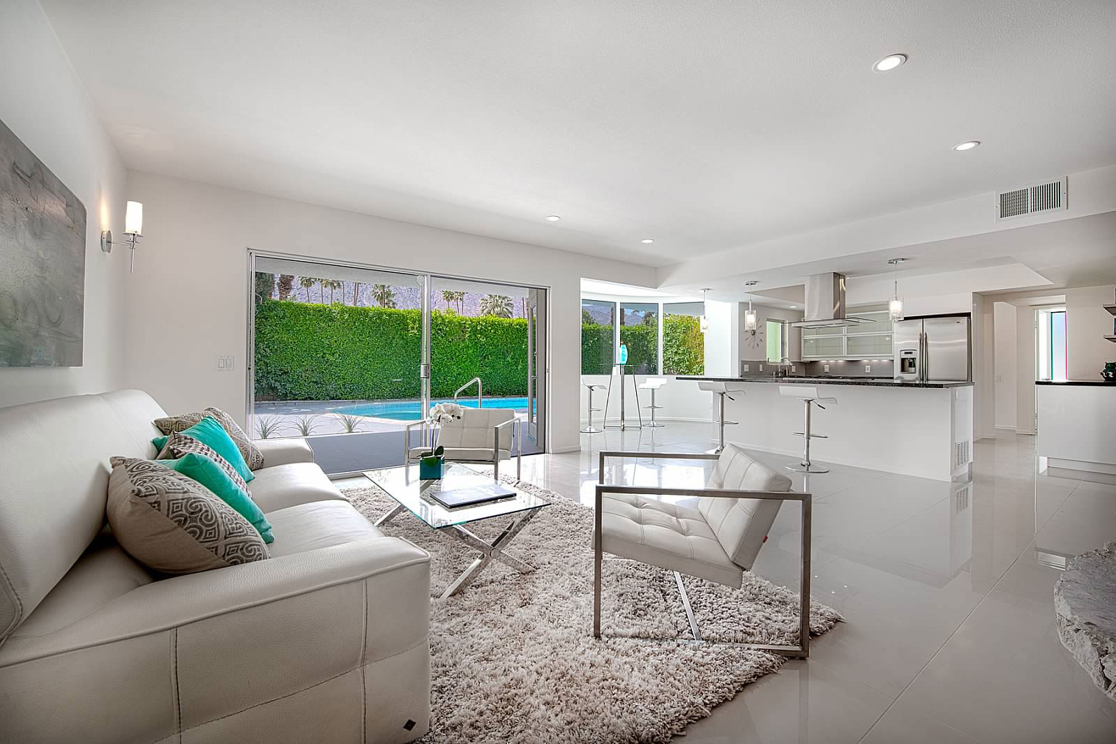A Fascinating and Stylish Modern Home with Beautiful Landscape in Palm Springs by H3K Design (8)