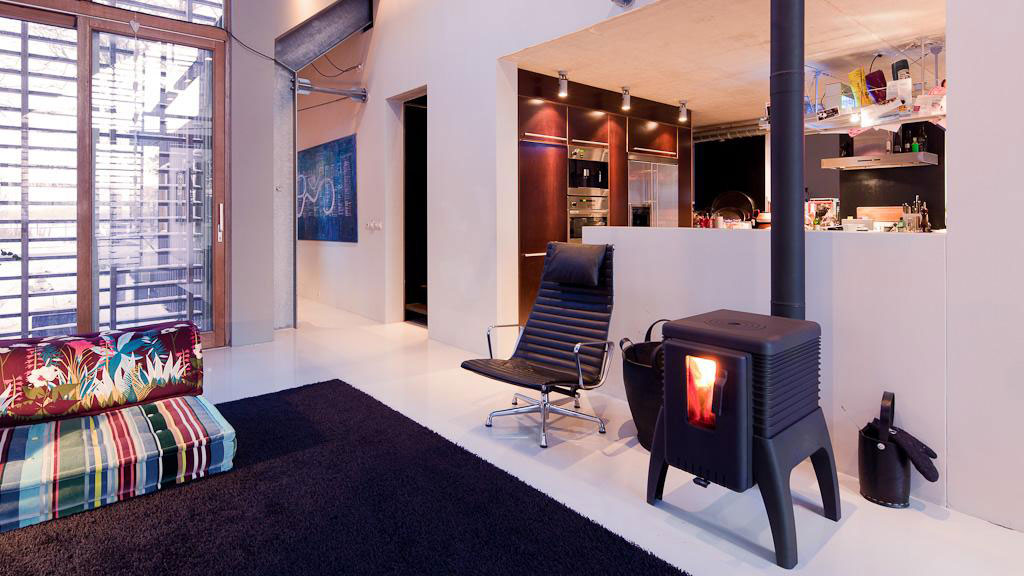 A Former Barnhouse Becomes a Stylish and Colorful Modern Home for a Family in Donderen by aatvos (10)