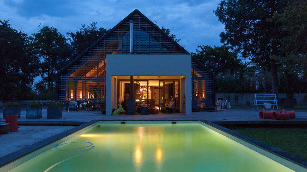 A Former Barnhouse Becomes a Stylish and Colorful Modern Home for a Family in Donderen by aatvos (14)