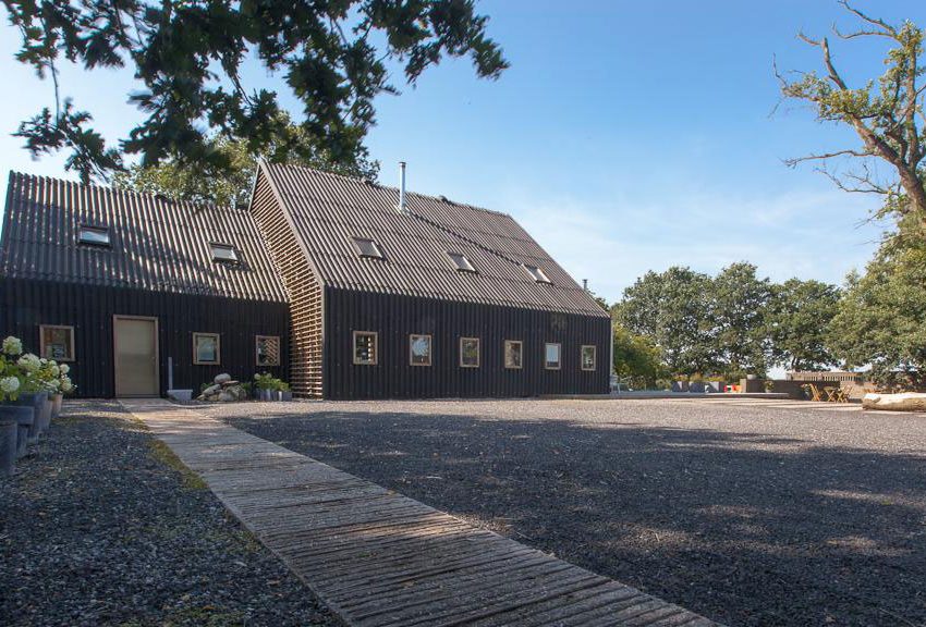 A Former Barnhouse Becomes a Stylish and Colorful Modern Home for a Family in Donderen by aatvos (4)